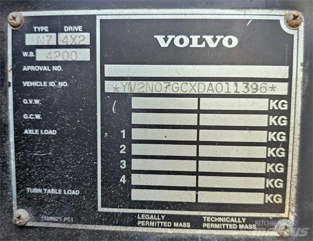 Volvo N7 6x2 شاحنات الرافعات