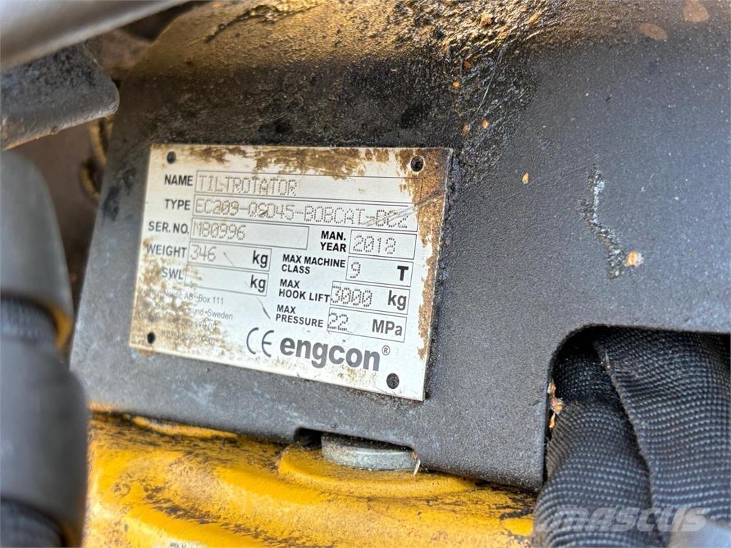 Yanmar B 95 W حفارات بعجل