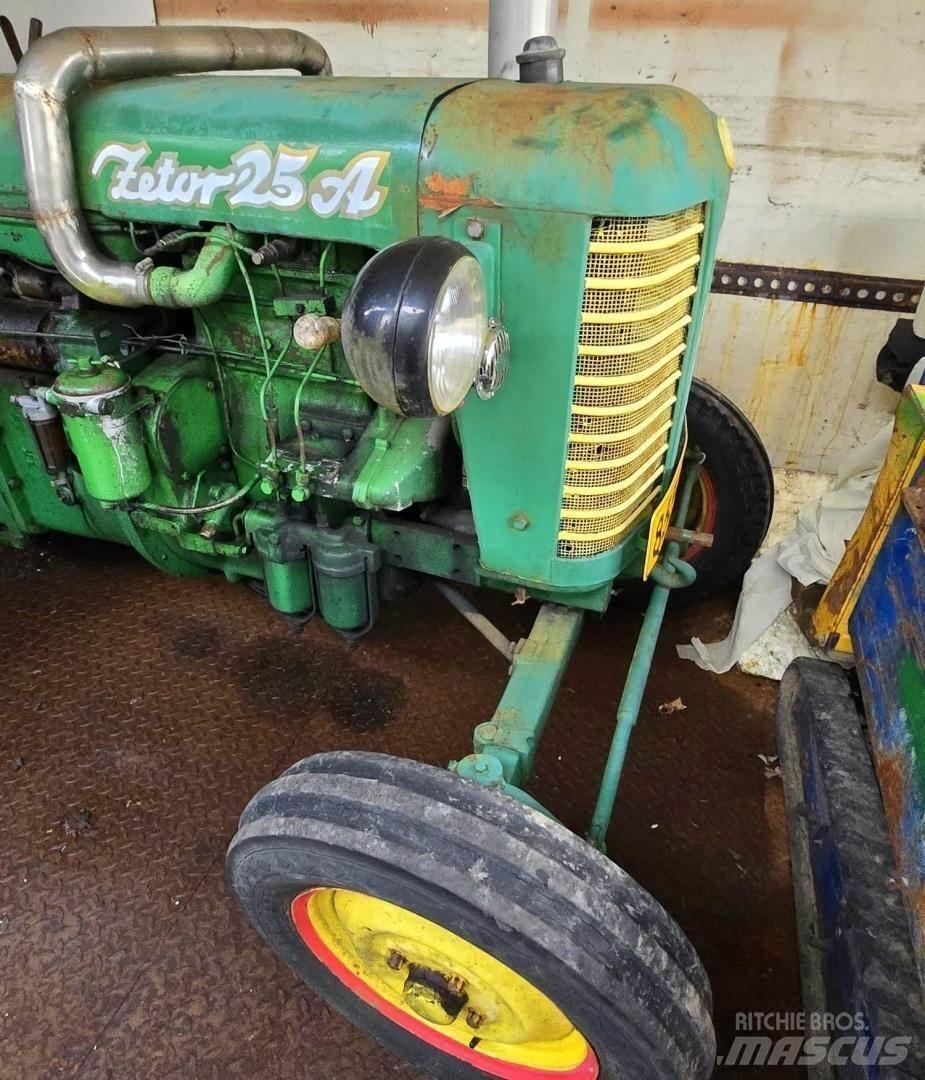 Zetor 25 A الجرارات