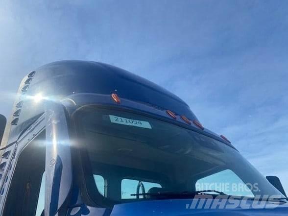 Freightliner CASCADIA 116 وحدات الجر