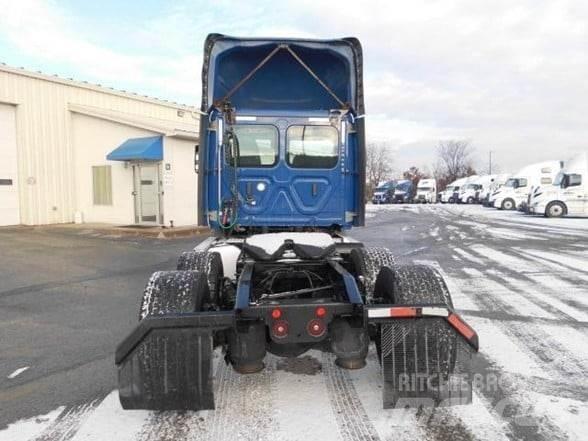 Freightliner CASCADIA 116 وحدات الجر