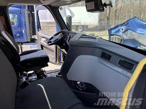 Freightliner CASCADIA 116 وحدات الجر