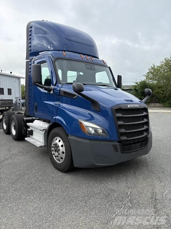 Freightliner CASCADIA 116 وحدات الجر
