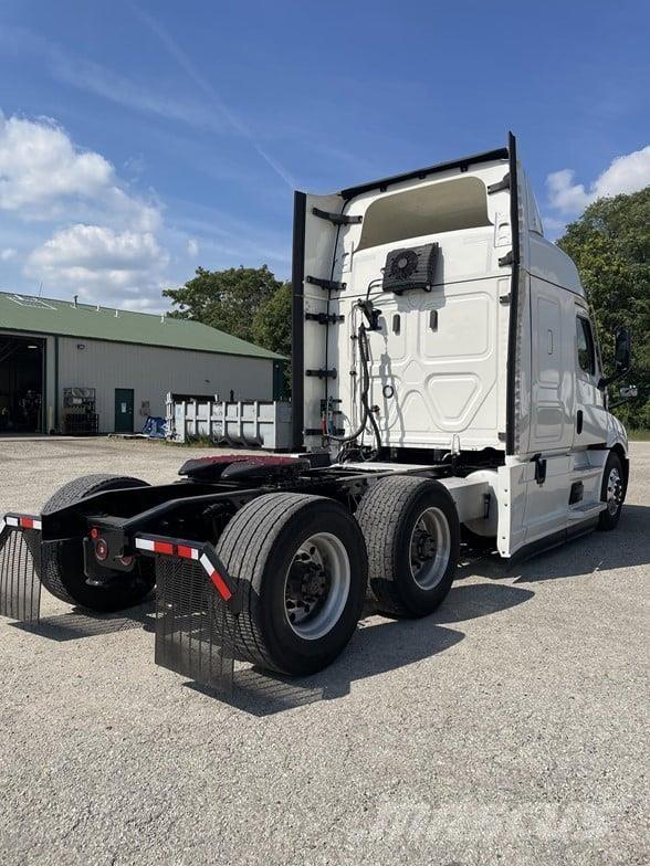 Freightliner CASCADIA 116 وحدات الجر