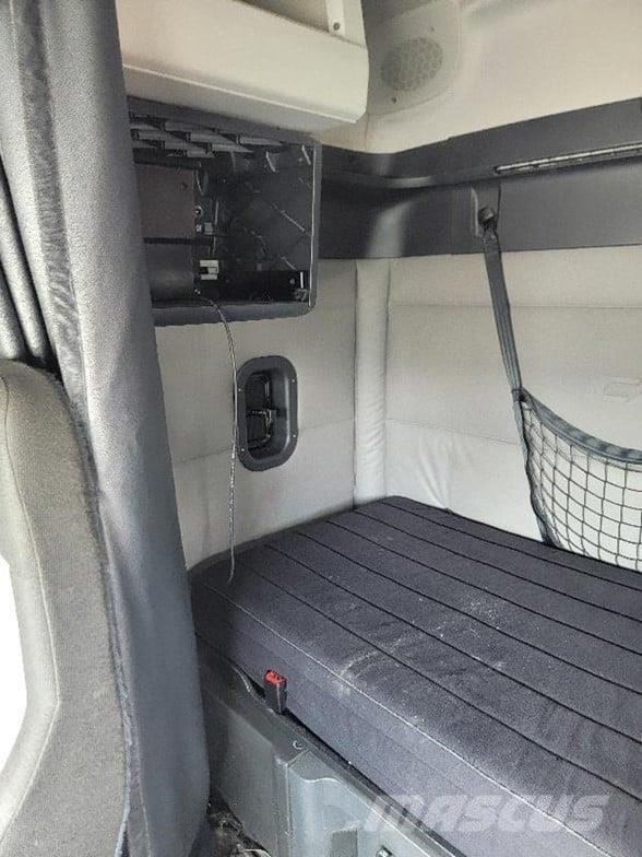 Freightliner CASCADIA 116 وحدات الجر