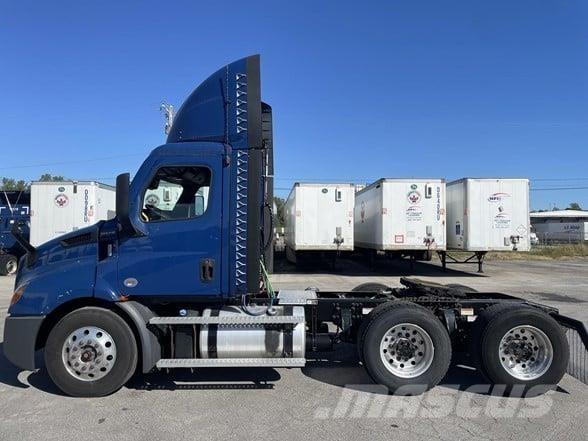 Freightliner CASCADIA 116 وحدات الجر