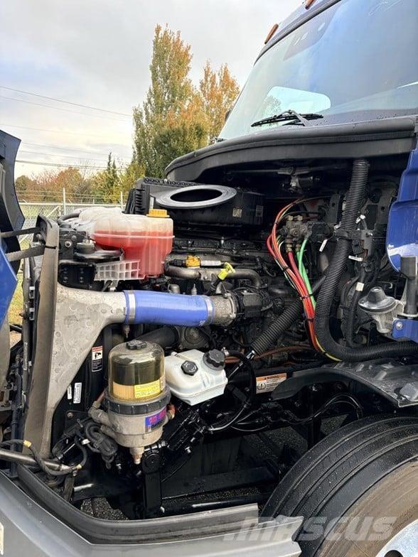 Freightliner CASCADIA 116 وحدات الجر