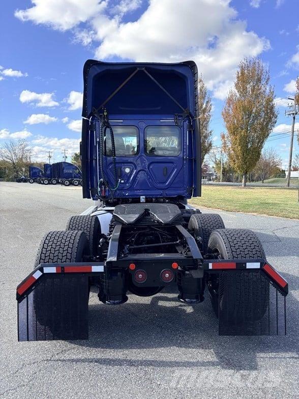 Freightliner CASCADIA 116 وحدات الجر