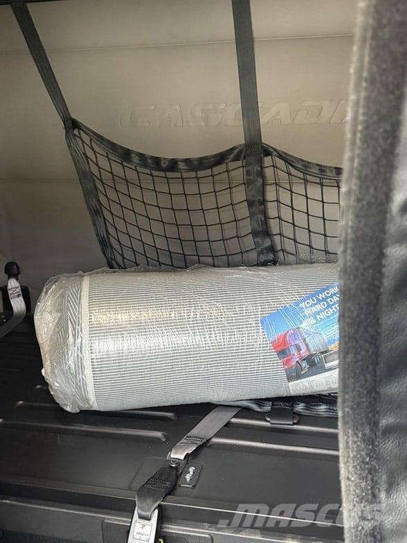 Freightliner CASCADIA 116 وحدات الجر