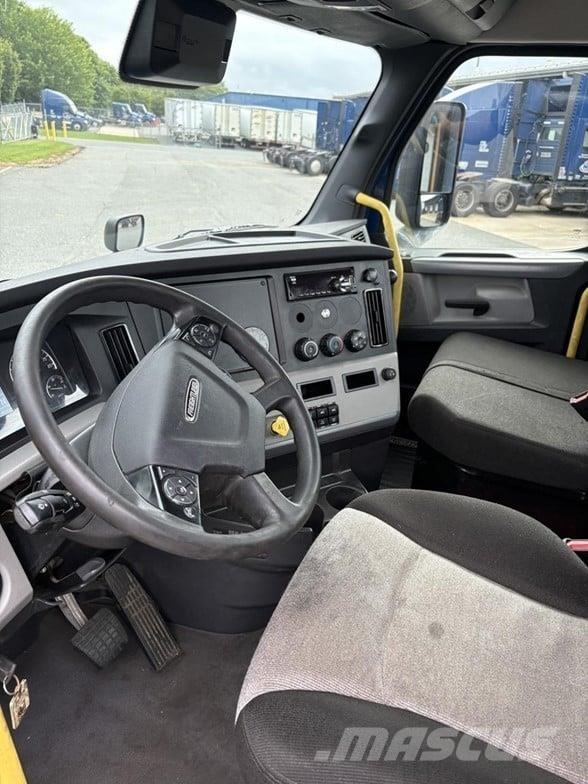 Freightliner CASCADIA 126 وحدات الجر
