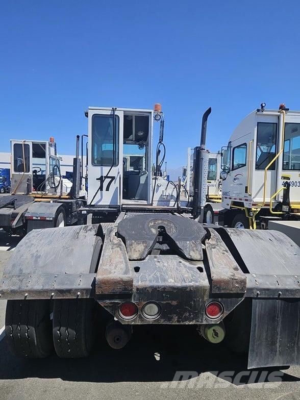 Kalmar OTTAWA 4X2 OFF-ROAD جرارات صالات المطارات