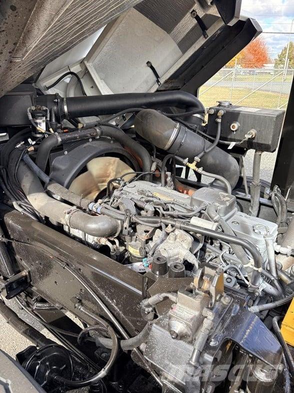 Kalmar OTTAWA 4X2 OFF-ROAD جرارات صالات المطارات