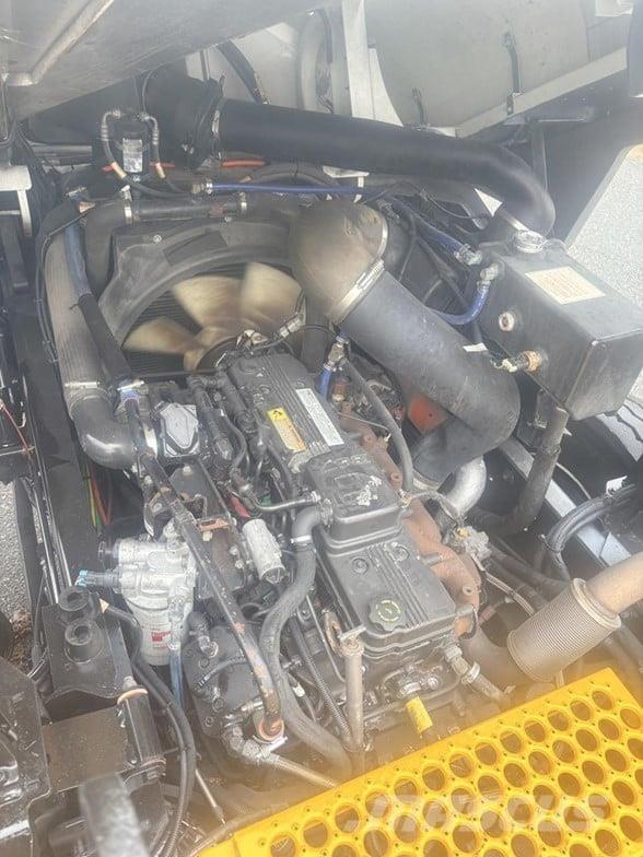 Kalmar OTTAWA 4X2 OFF-ROAD جرارات صالات المطارات