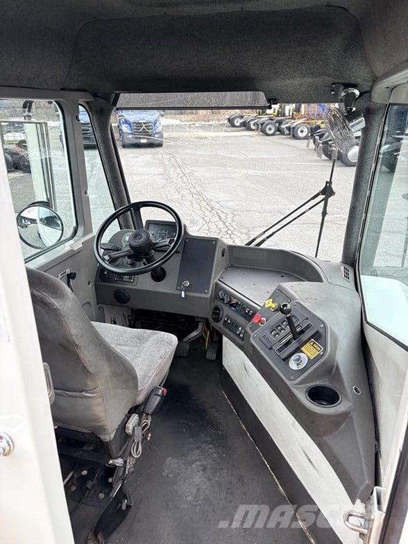 Kalmar OTTAWA 4X2 OFF-ROAD جرارات صالات المطارات