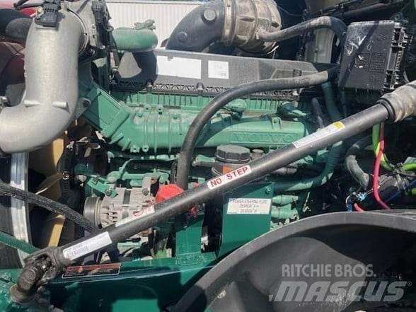 Volvo VNL64T300 وحدات الجر