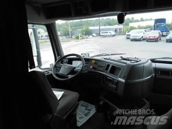 Volvo VNL64T860 وحدات الجر