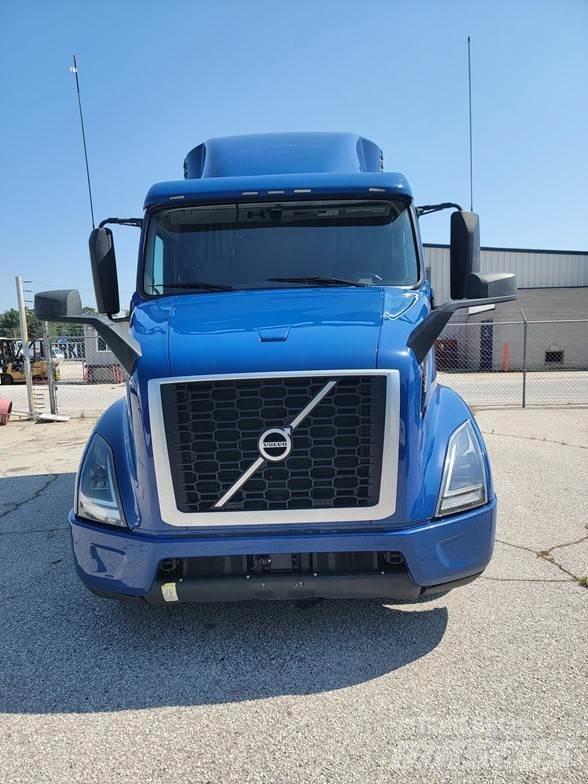 Volvo VNL64T860 وحدات الجر