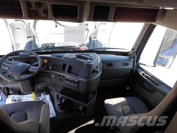 Volvo VNL64T860 وحدات الجر