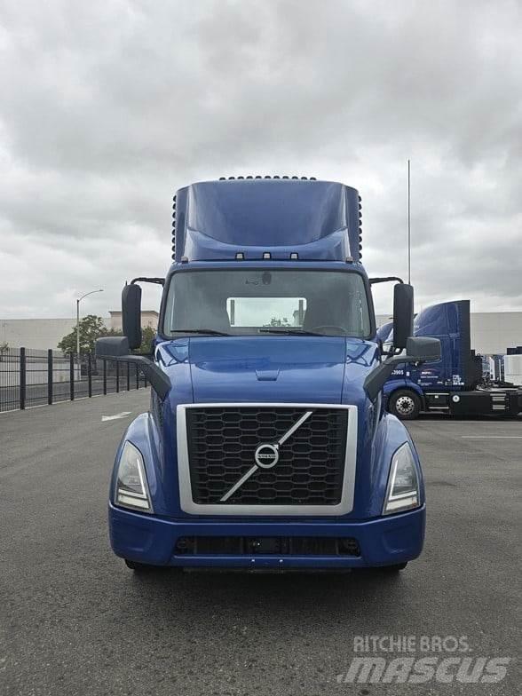 Volvo VNR64T300 وحدات الجر