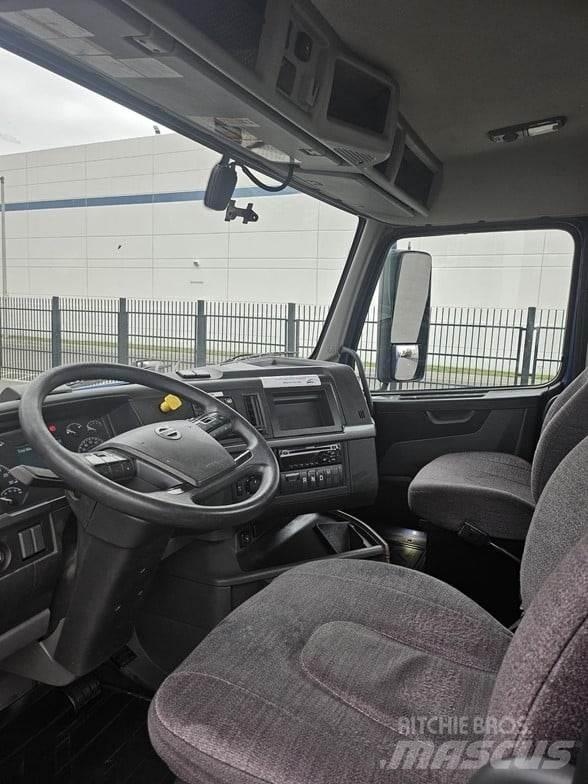Volvo VNR64T300 وحدات الجر