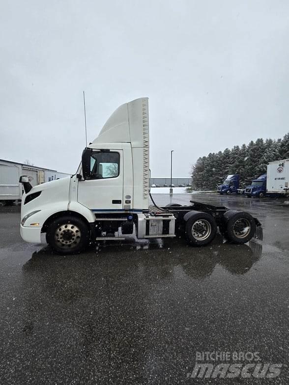 Volvo VNR64T300 وحدات الجر