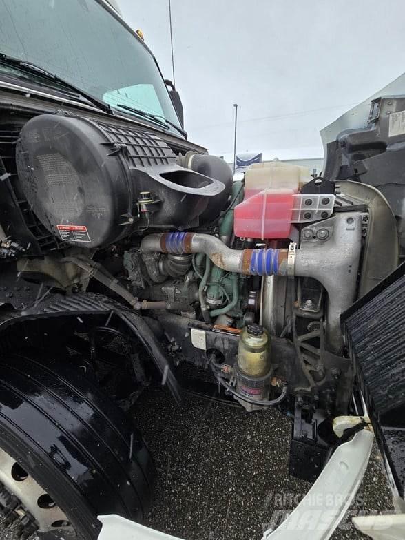 Volvo VNR64T300 وحدات الجر