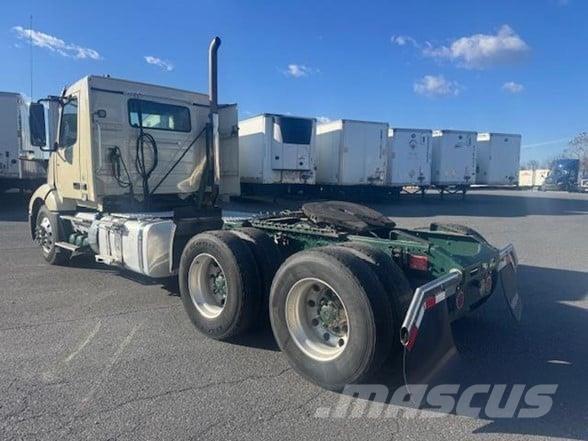 Volvo VNR64T300 وحدات الجر