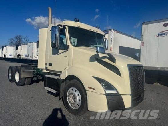 Volvo VNR64T300 وحدات الجر