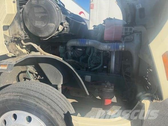 Volvo VNR64T300 وحدات الجر