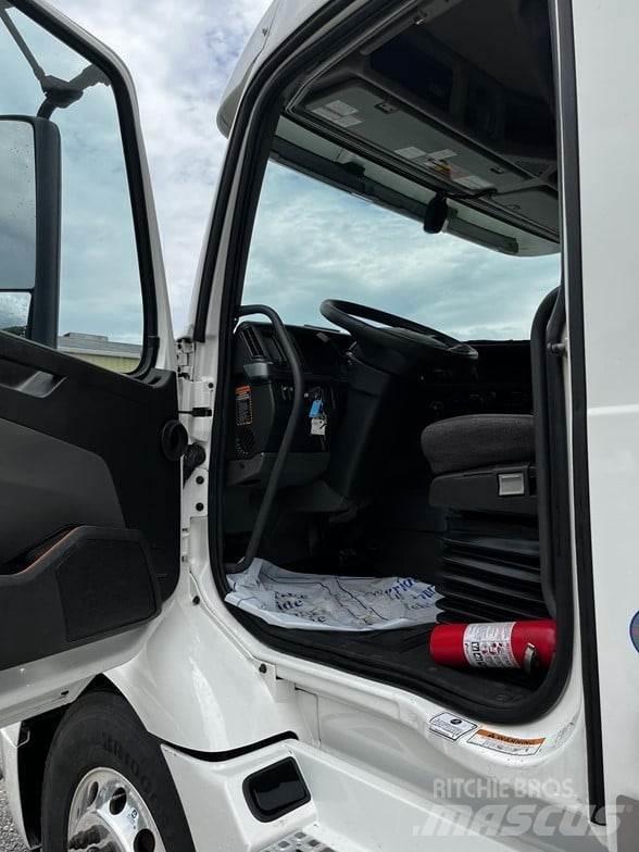 Volvo VNR64T640 وحدات الجر