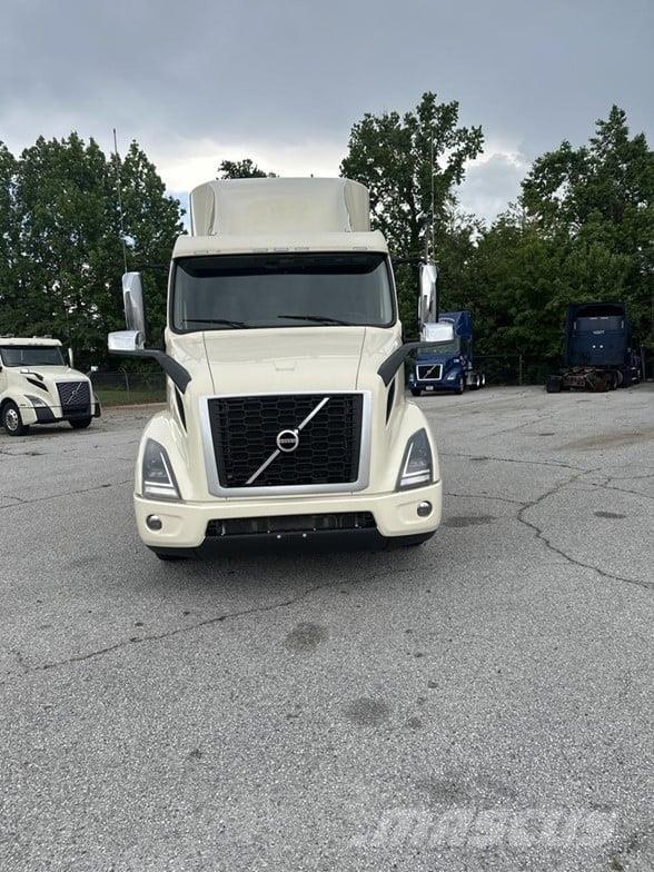 Volvo VNR64T640 وحدات الجر