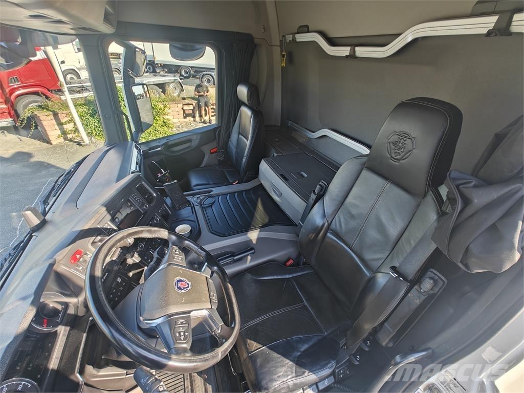 Scania P370 شاحنات لوادر