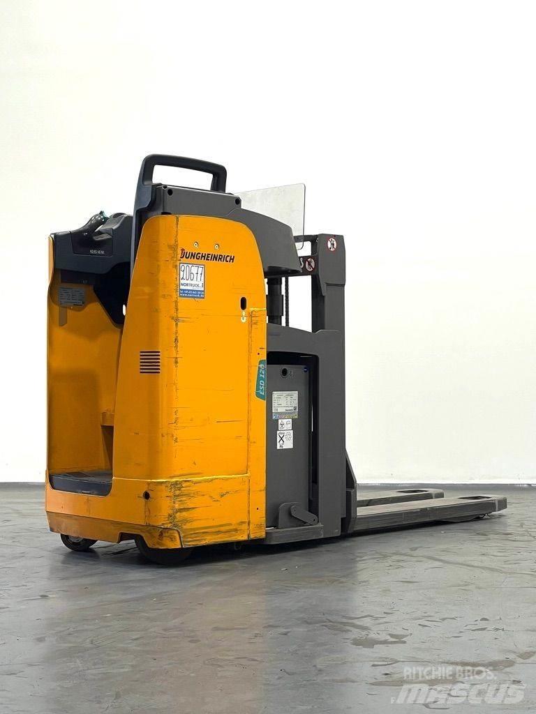 Jungheinrich ESD 120 معدات التكديس الجوالة