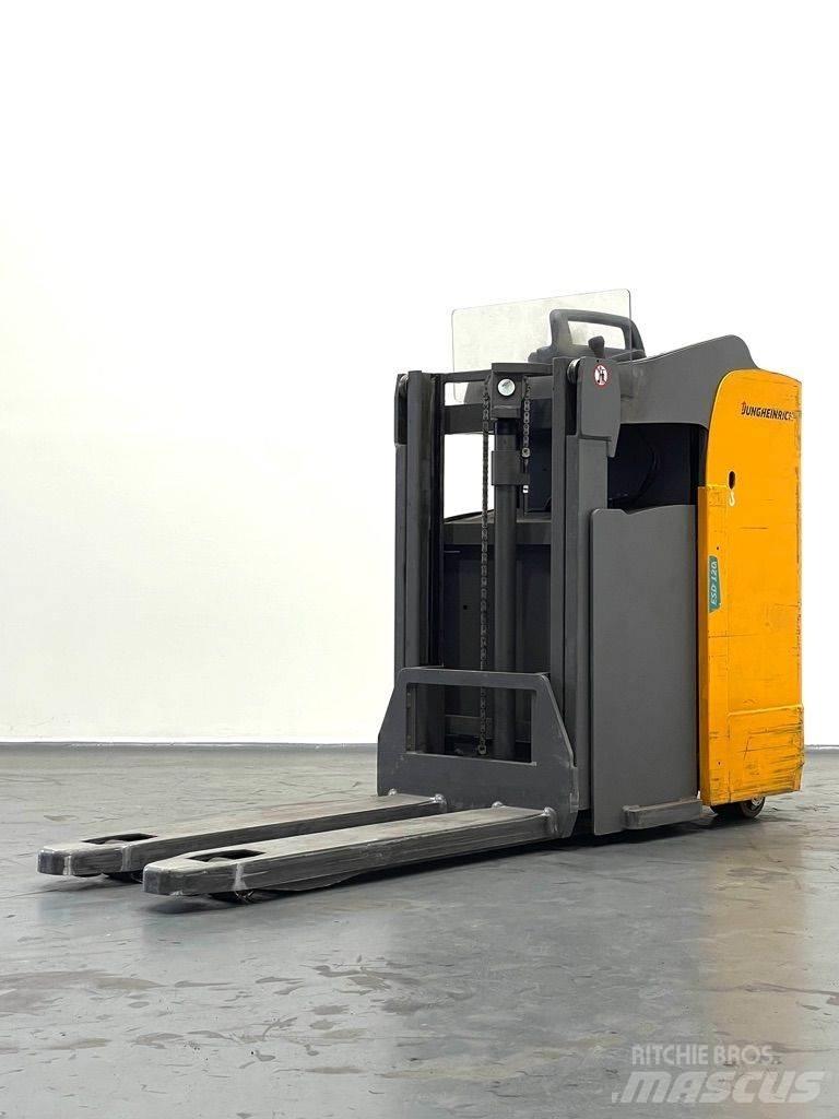 Jungheinrich ESD 120 معدات التكديس الجوالة
