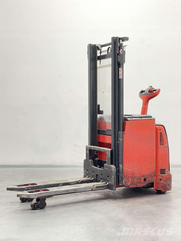 Linde D12-133 معدات التكديس الجوالة