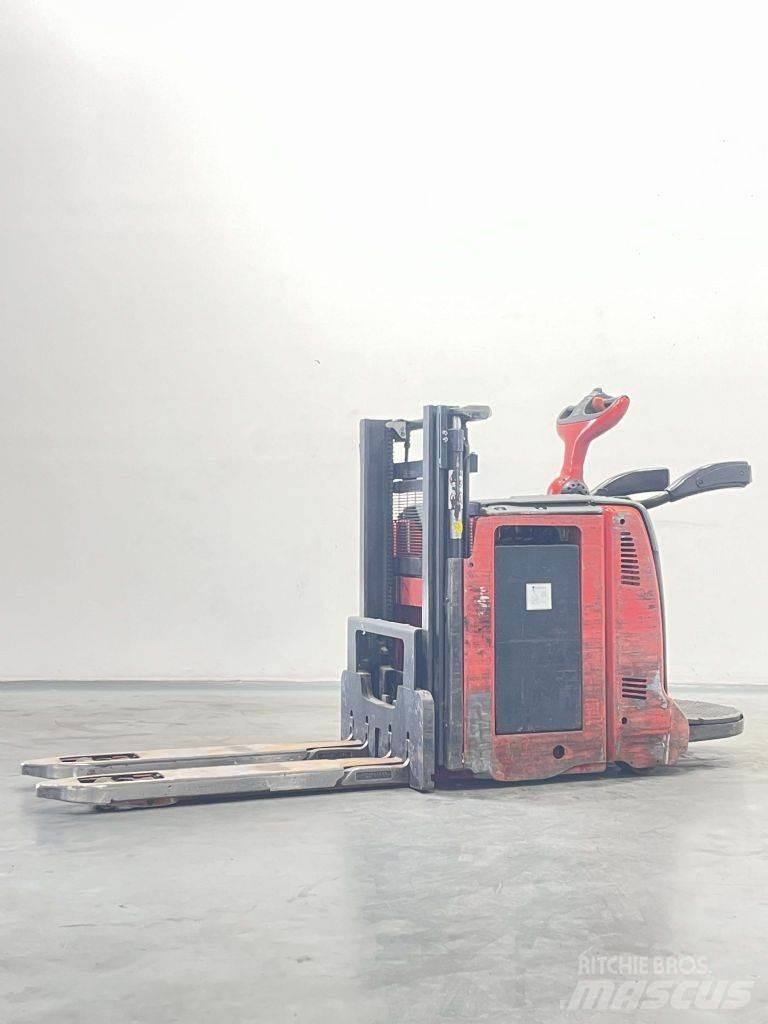 Linde D12AP-133 معدات التكديس الجوالة