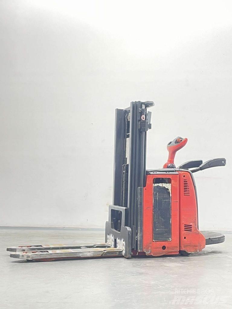 Linde D12AP-133 معدات التكديس الجوالة