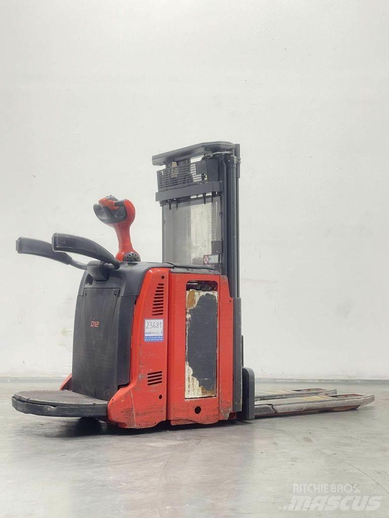 Linde D12AP-133 معدات التكديس الجوالة