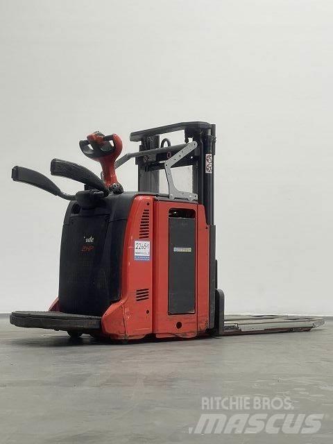 Linde D12HPAP معدات التكديس الجوالة