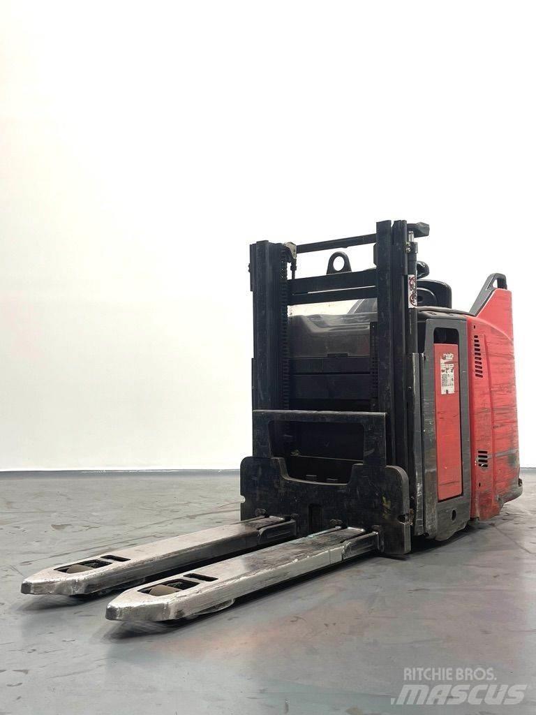 Linde D12HPSP-133 معدات التكديس الجوالة