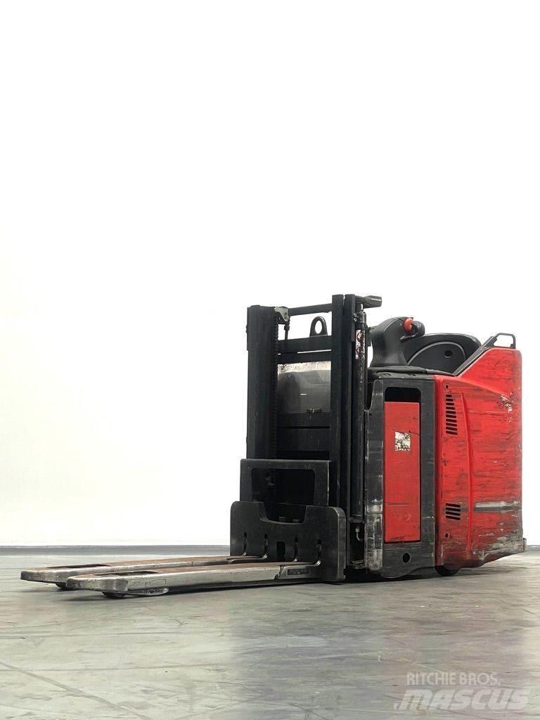Linde D12HPSP-133 معدات التكديس الجوالة