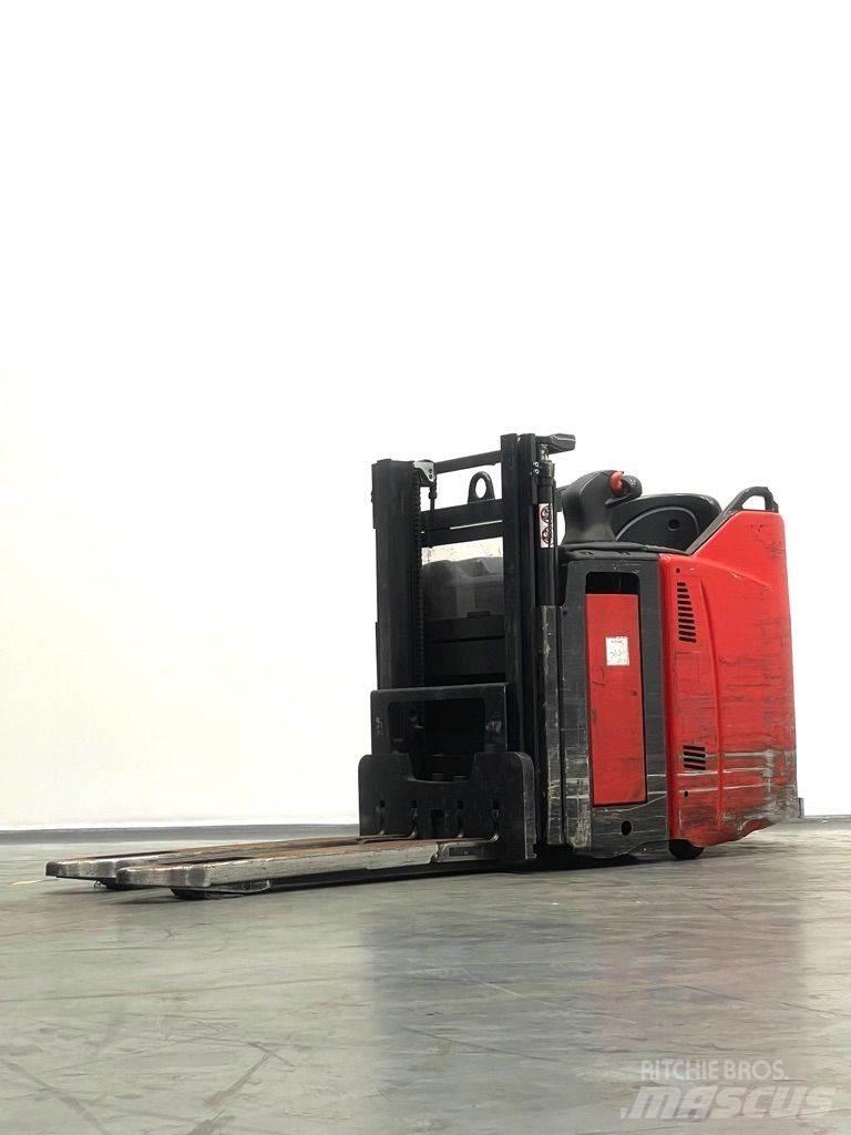 Linde D12HPSP-133 معدات التكديس الجوالة