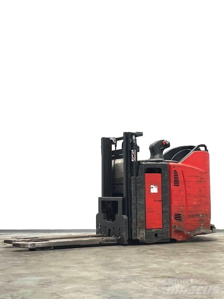 Linde D12HPSP-133 معدات التكديس الجوالة