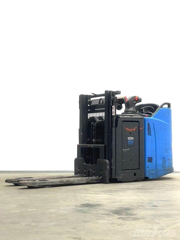 Linde D12HPSP-133 معدات التكديس الجوالة