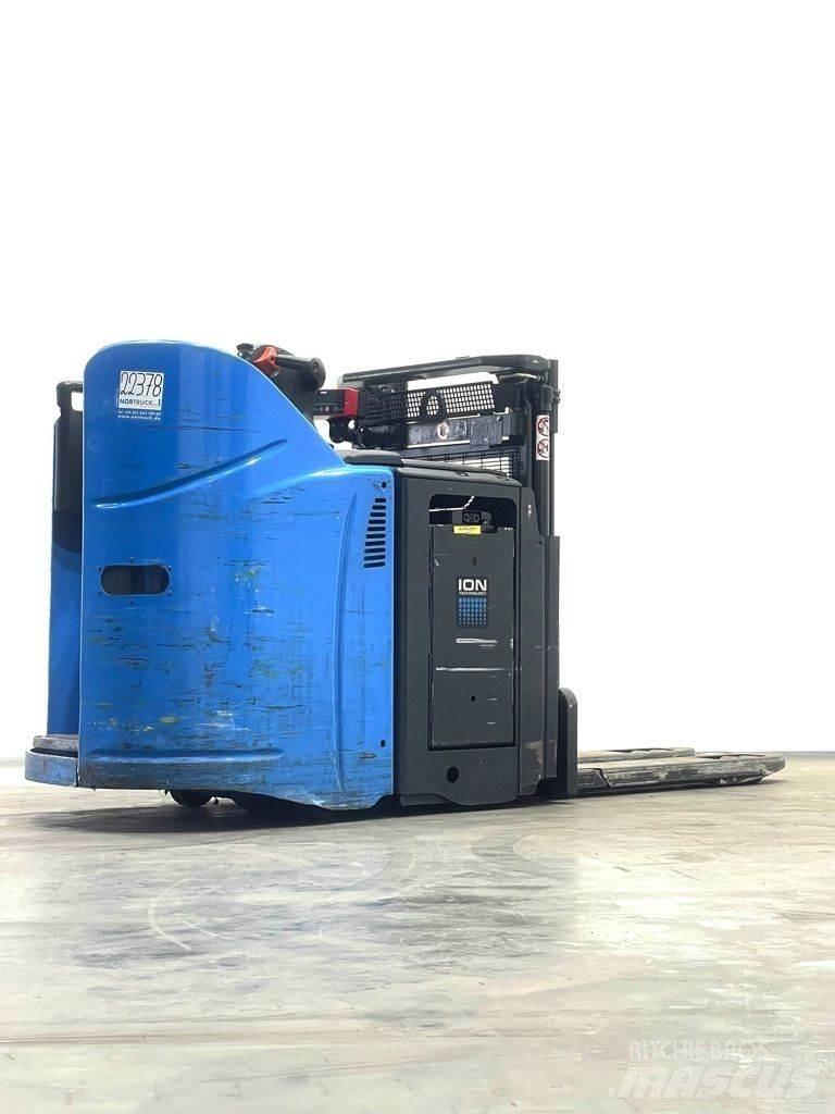 Linde D12HPSP-133 معدات التكديس الجوالة