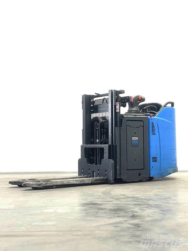 Linde D12HPSP-133 معدات التكديس الجوالة