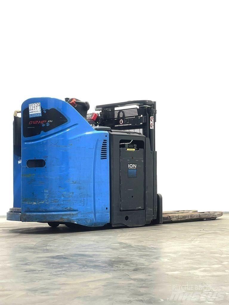 Linde D12HPSP-133 معدات التكديس الجوالة