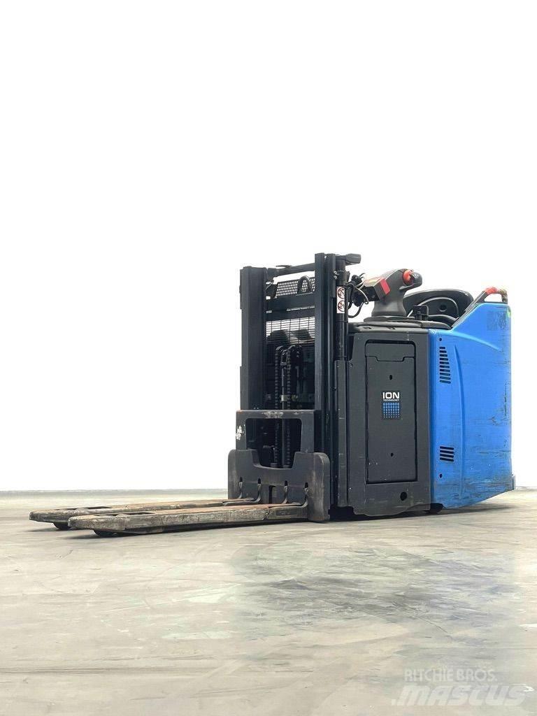 Linde D12HPSP-133 معدات التكديس الجوالة