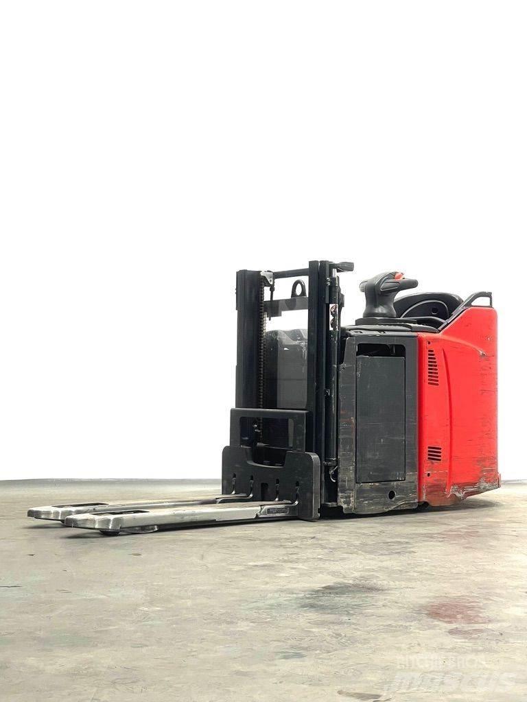 Linde D12HPSP-133 معدات التكديس الجوالة