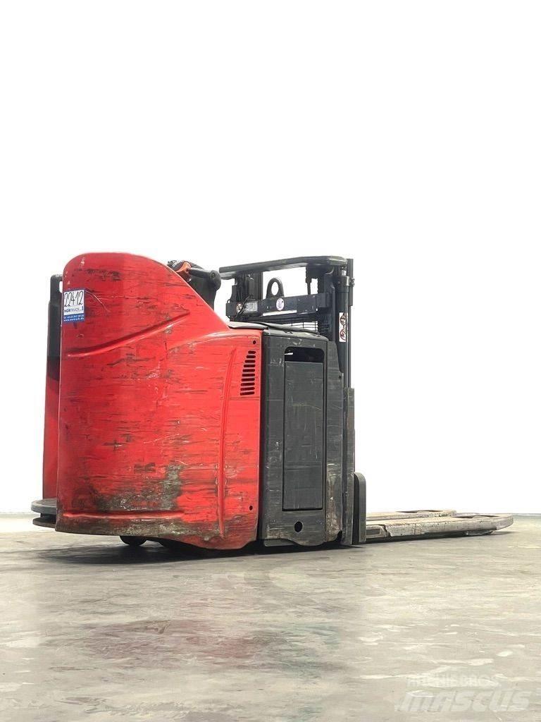Linde D12HPSP-133 معدات التكديس الجوالة